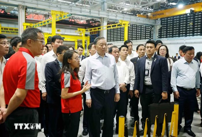 Tổng Bí thư, Chủ tịch nước Tô Lâm thăm Trung tâm Thử nghiệm Đường sắt Singapore. (Ảnh: Thống Nhất/TTXVN)