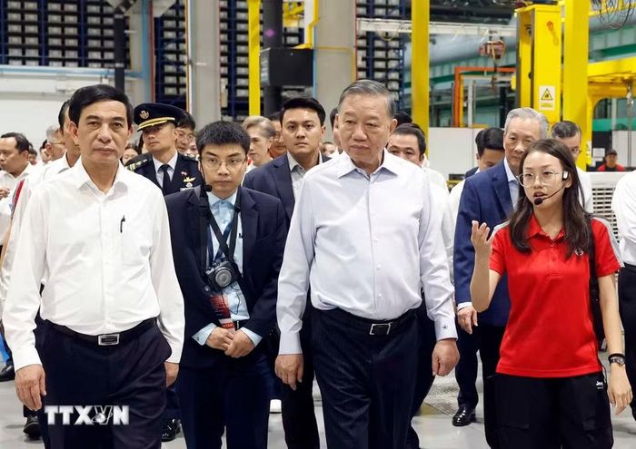 Tổng Bí thư, Chủ tịch nước Tô Lâm thăm Trung tâm Thử nghiệm Đường sắt Singapore. (Ảnh: Thống Nhất/TTXVN)