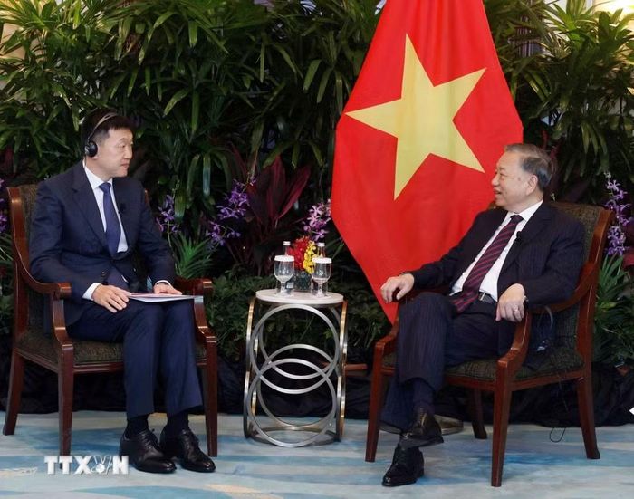 Tổng Bí thư, Chủ tịch nước Tô Lâm tiếp ông Forrest Li, Nhà sáng lập, Chủ tịch kiêm Tổng giám đốc điều hành Công ty Sea. (Ảnh: Thống Nhất/TTXVN)