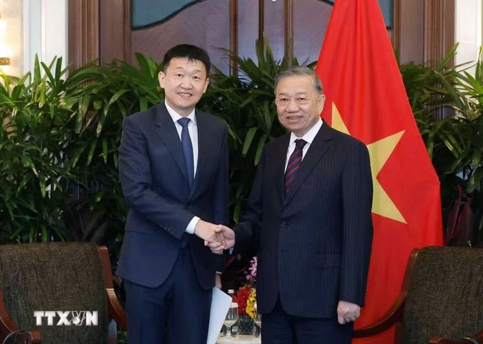 Tổng Bí thư, Chủ tịch nước Tô Lâm tiếp ông Forrest Li, Nhà sáng lập, Chủ tịch kiêm Tổng giám đốc điều hành Công ty Sea. (Ảnh: Thống Nhất/TTXVN)