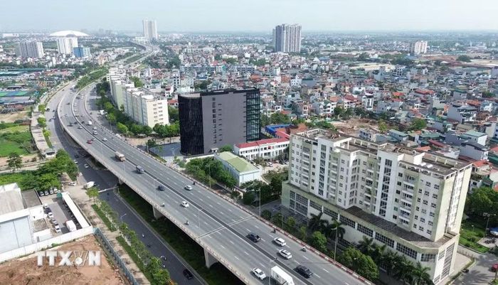 Khu nhà tái định cư Thượng Thanh, phường Việt Hưng (đường Lý Sơn, Hà Nội) nằm dọc tuyến Vành đai 2, gần nút giao Ngô Gia Tự-Nguyễn Văn Cừ, được đề xuất bố trí cho các hộ dân di dời phục vụ xây dựng cầu Tứ Liên và cầu Trần Hưng Đạo. (Ảnh: Quốc Khánh/TTXVN)
