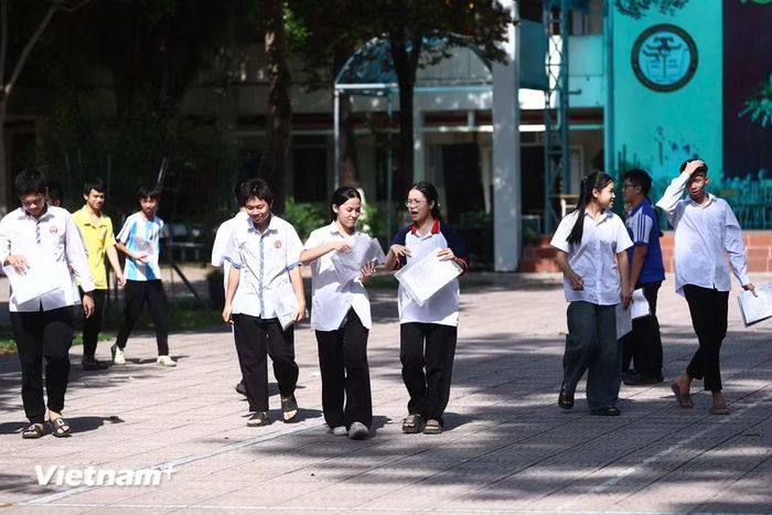 Ngày mai 31/5, thí sinh sẽ thi môn Toán theo hình thức tự luận, thời gian làm bài 120 phút. (Ảnh: Hoài Nam/Vietnam+)