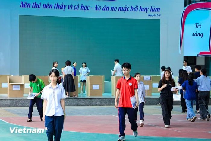 Gần 123.700 thí sinh dự thi đã hoàn thành ngày thi đầu tiên với môn thi Ngoại Ngữ theo hình thức trắc nghiệm, thời gian làm bài 60 phút. (Ảnh: Hoài Nam/Vietnam+)