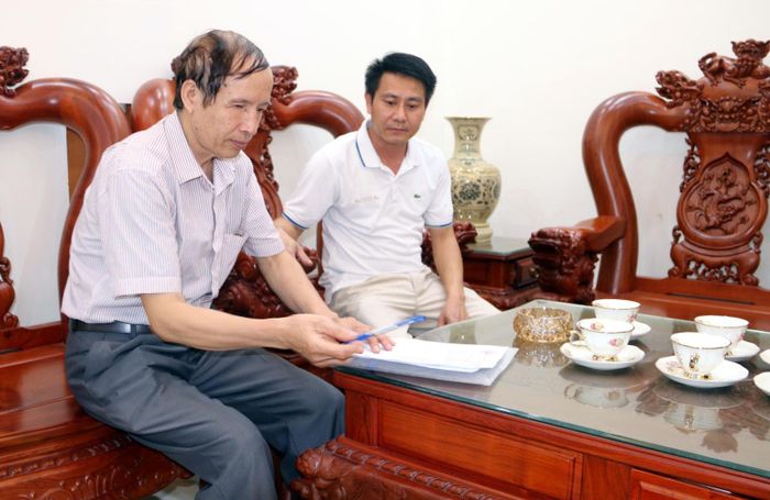Ông Nguyễn Huy Tưởng, Tổ trưởng tổ dân phố số 22 (phường Trần Lãm, tỉnh Hưng Yên) luôn bám sát cơ sở để thực hiện các mặt công tác của tổ dân phố. Ảnh: Thế Duyệt/TTXVN
