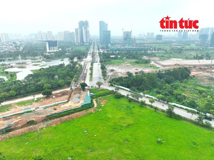 Ở phía đường Hoàng Minh Thảo, mặt bằng cơ bản sạch, sẵn sàng triển khai thi công hầm chui.