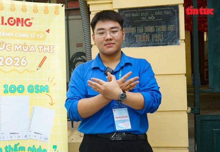 Bạn Tiến Thịnh, sinh viên Học viện Thanh thiếu niên Việt Nam, thành viên Câu lạc bộ Tình nguyện viên Thủ đô.