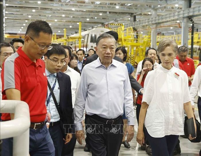 Tổng Bí thư, Chủ tịch nước Tô Lâm thăm Trung tâm Thử nghiệm đường sắt Singapore. Ảnh: Thống Nhất/TTXVN