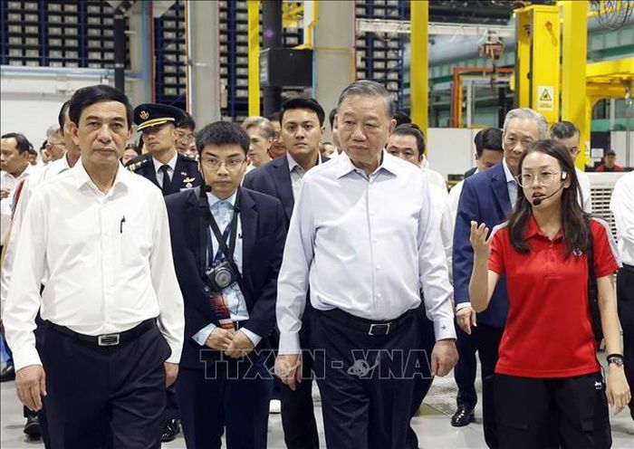 Tổng Bí thư, Chủ tịch nước Tô Lâm thăm Trung tâm Thử nghiệm đường sắt Singapore. Ảnh: Thống Nhất/TTXVN