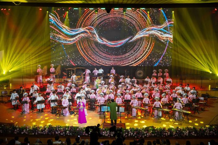 Những thanh âm dân tộc khiến trái tim rung động, bồi hồi ở hòa nhạc “Âm thanh Đất Việt”.
