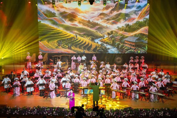 Những màn trình diễn hoành tráng, thăng hoa gây xúc động của Dàn nhạc Dân tộc Việt Nam trong hòa nhạc “Âm thanh đất nước”.