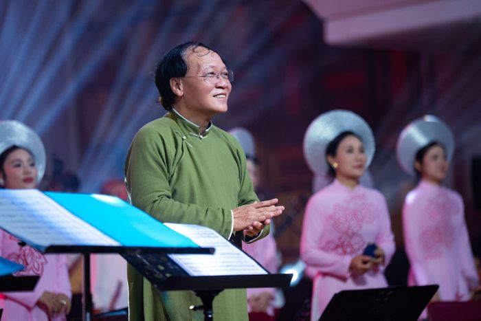 Hồn dân tộc thăng hoa trong từng giai điệu của “Âm thanh Đất Việt”, chạm đến trái tim người nghe.