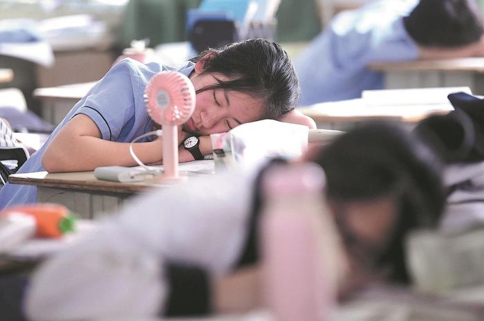 Học sinh nghỉ giải lao ở Thẩm Dương, tỉnh Liêu Ninh. Ảnh: China Daily
