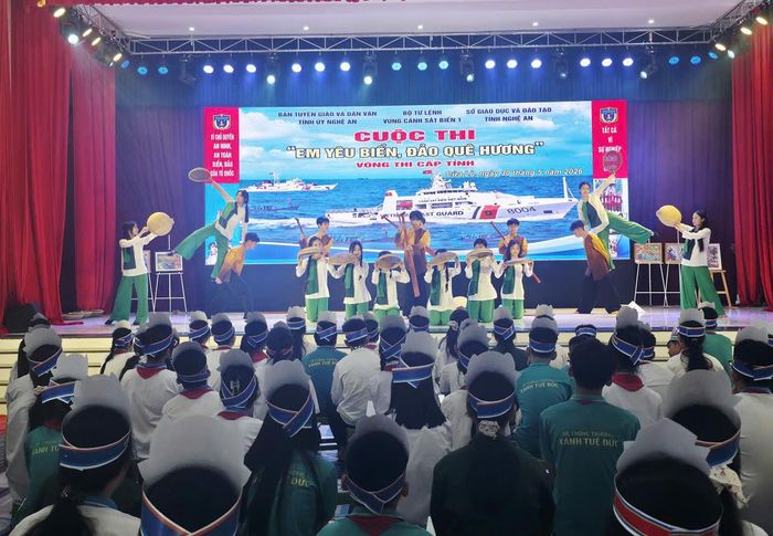 Tiết mục văn nghệ của các em học sinh tham gia Cuộc thi. Ảnh: Văn Thiệu