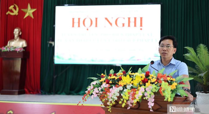Ông Lê Thanh Luận, Phó Chủ tịch UBND xã Việt An, đánh giá cao nội dung tuyên truyền pháp luật thiết thực, dễ hiểu, phù hợp với cán bộ và người dân cơ sở.