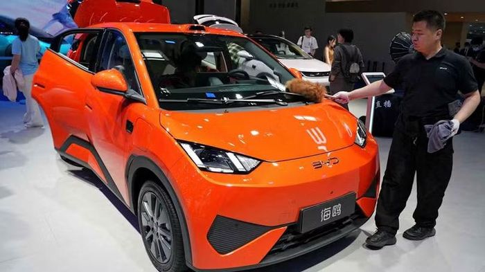 BYD đang đặt cược vào khả năng sản xuất chip của mình để cắt giảm chi phí và thúc đẩy doanh số bán xe điện. Ảnh: Nikkei Asia.