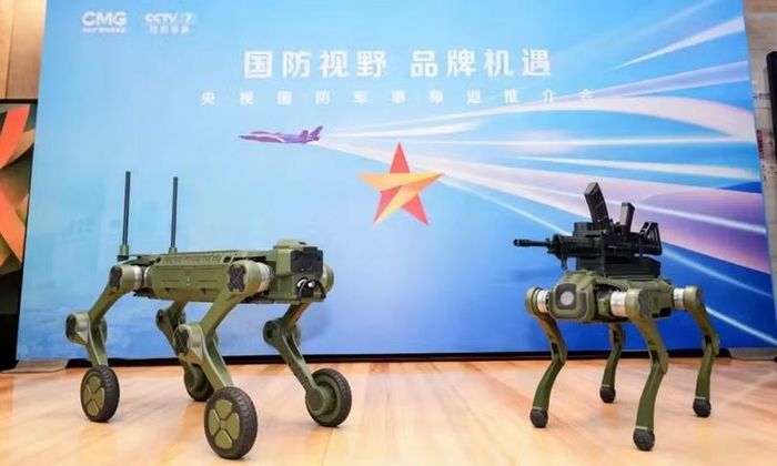 Hai loại "Ngao robot" lần đầu ra mắt: Thiết Ngao (trái) và Ảnh Ngao (phải). Ảnh: CCTV.