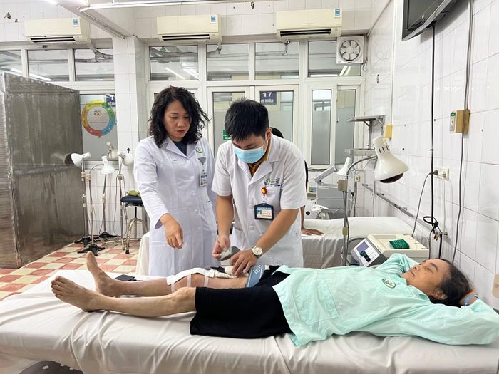 Phục hồi chức năng sau chấn thương cho bệnh nhân ở BV Việt Đức.