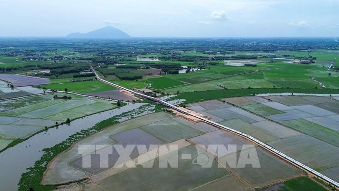 Công trình thủy lợi phía Tây sông Vàm Cỏ Đông góp phần nâng cao tỷ lệ diện tích nông nghiệp chủ động nguồn nước tưới tại Tây Ninh. Ảnh: Giang Phương - TTXVN
