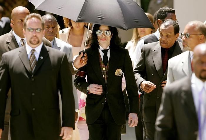 Sau khi Michael Jackson qua đời năm 2009, nam ca sĩ được cho là đang gánh khoản nợ lên tới hàng trăm triệu USD. 