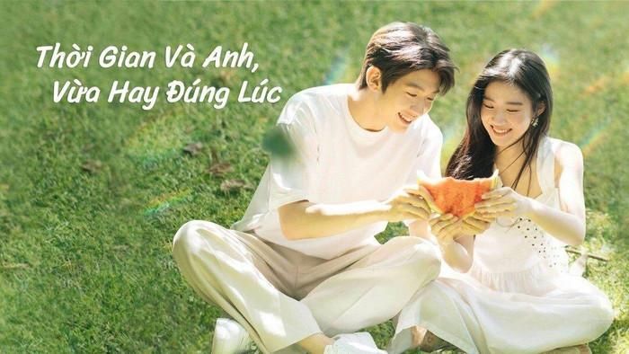 Thuộc dòng phim thanh xuân vườn trường, tác phẩm phát sóng năm 2022 mang đến câu chuyện tình yêu trong sáng kéo dài từ tuổi học trò đến khi trưởng thành. Khởi đầu từ một hiểu lầm, mối quan hệ giữa Lâm Tích và Quý Quân Hành dần phát triển thành tình yêu chân thành. Bộ phim không chỉ tái hiện những rung động đầu đời mà còn khắc họa hành trình trưởng thành của các nhân vật. Nhờ nội dung nhẹ nhàng, giàu cảm xúc và nhiều khoảnh khắc ngọt ngào, đây là một trong những tác phẩm thường xuyên xuất hiện trong danh sách phim được xem lại nhiều lần.