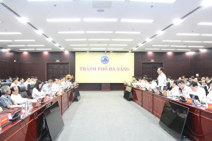 Quang cảnh buổi làm việc