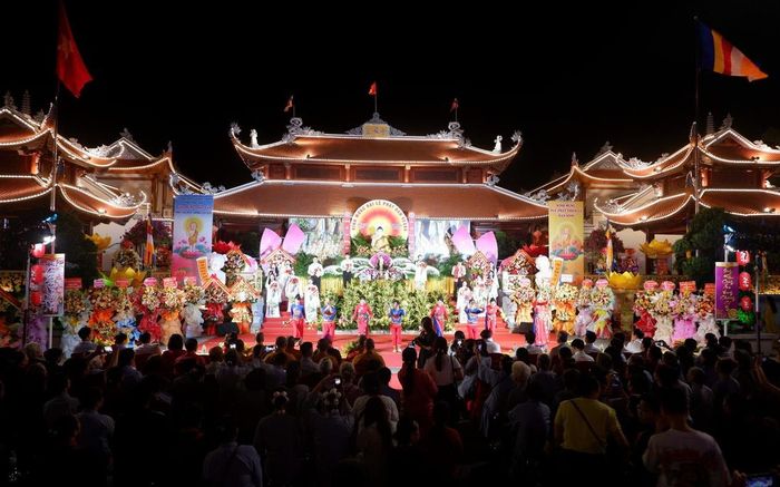 Đại lễ Phật đản ở Chùa Thành - ngôi chùa cổ kính bên dòng sông Kỳ Cùng nơi xứ Lạng