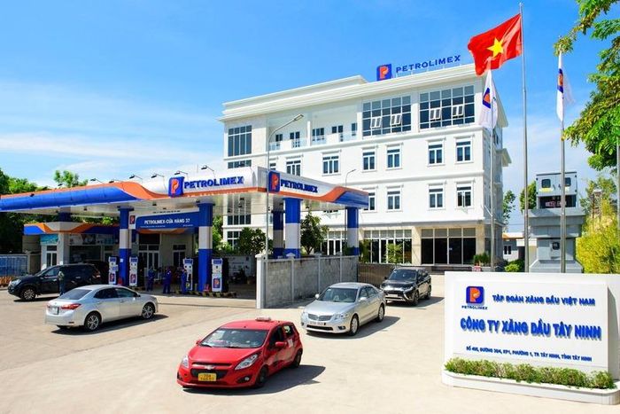 Hệ thống cửa hàng xăng dầu trên địa bàn Tây Ninh đã chủ động nâng cấp hạ tầng, chuẩn bị nguồn hàng phục vụ lộ trình kinh doanh xăng E10. Ảnh: Petrolimex