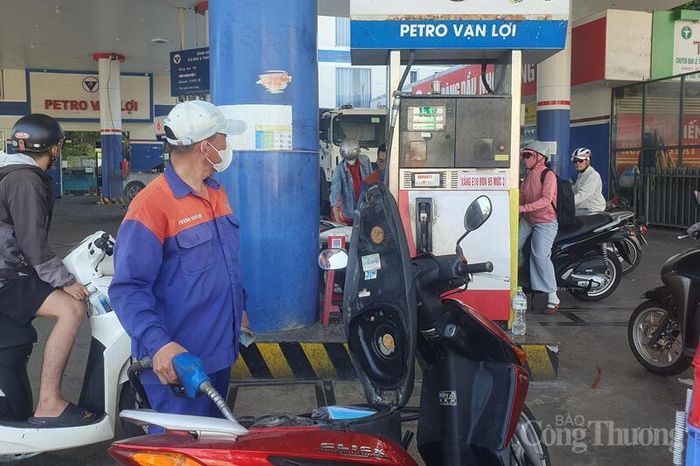 Nhiều cửa hàng kinh doanh xăng dầu trên địa bàn TP. Đà Nẵng đã chuyển đổi sang kinh doanh xăng E10 RON95 từ cuối tháng 5/2026