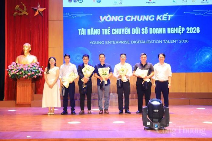 Ban giám khảo vòng chung kết YEDT 2026. Ảnh: NH