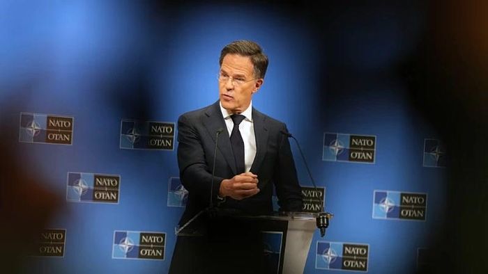 NATO sẵn sàng bảo vệ “từng tấc đất” khi máy bay không người lái nghi của Nga tấn công Romania. Ảnh: The Guardian