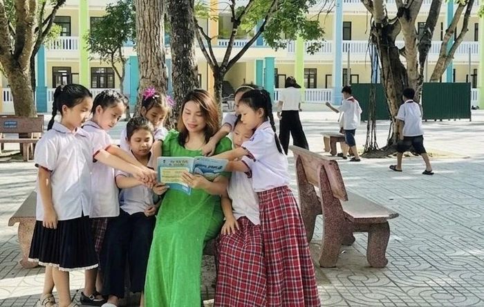 Tình cảm cô trò là một trong những điều đẹp đẽ nhất thời hoa học trò.