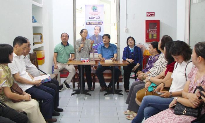 Bà Phạm Chi Lan trao đổi, chia sẻ với các doanh nghiệp.