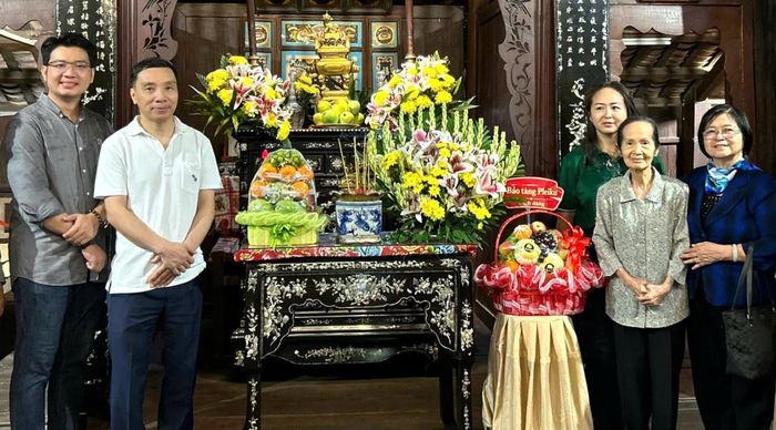 Bà Phạm Chi Lan tham quan Khu lưu niệm Chủ tịch Tôn Đức Thắng.