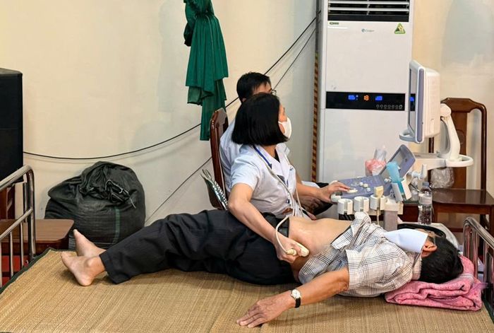  Người dân xã Đại Lai được siêu âm tổng quát. 