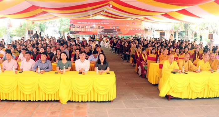  Đại biểu và tăng, ni, Phật tử dự Đại lễ Phật đản. 