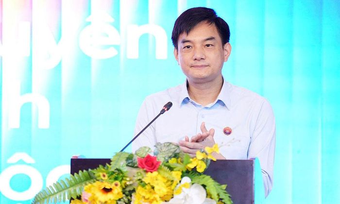Đại tá Đỗ Đức Trịnh, Phó Giám đốc Công an tỉnh phát biểu khai mạc, chào mừng lãnh đạo các sở, ban, ngành và KOL, quản trị số có sức ảnh hưởng trên mạng xã hội dự hội nghị.