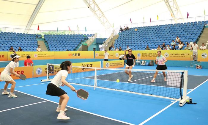 Các nữ vận động viên tham gia thi đấu pickleball.