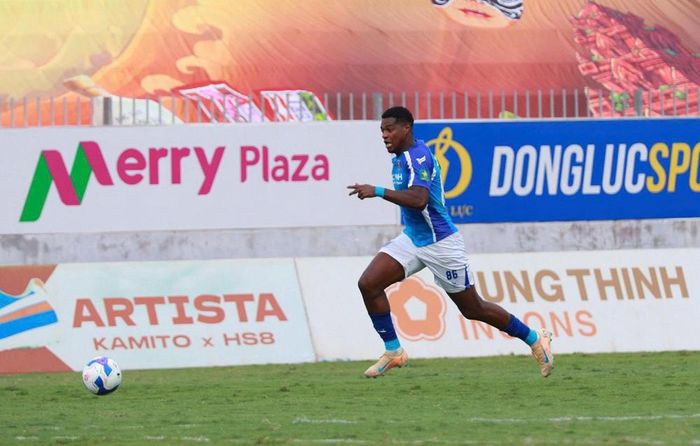  Tiền đạo Bruno Cunha thể hiện phong độ cao với 3 bàn thắng vào lưới Quy Nhơn United. 