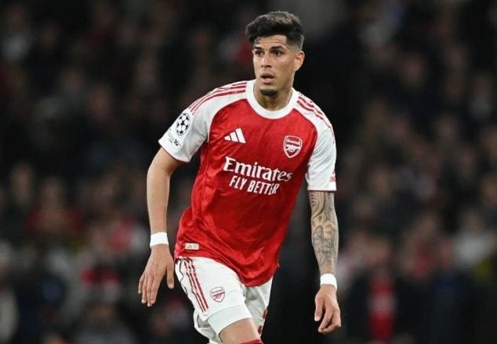 Hincapie mang đến sức mạnh, lối đá phòng ngự quyết liệt cho Arsenal.