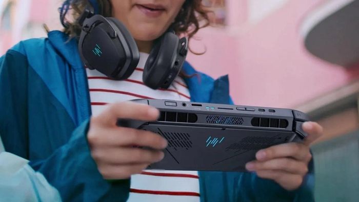 Máy sở hữu màn hình 8 inch độ phân giải WUXGA cùng tần số quét 120Hz, kết nối Wi-Fi 7