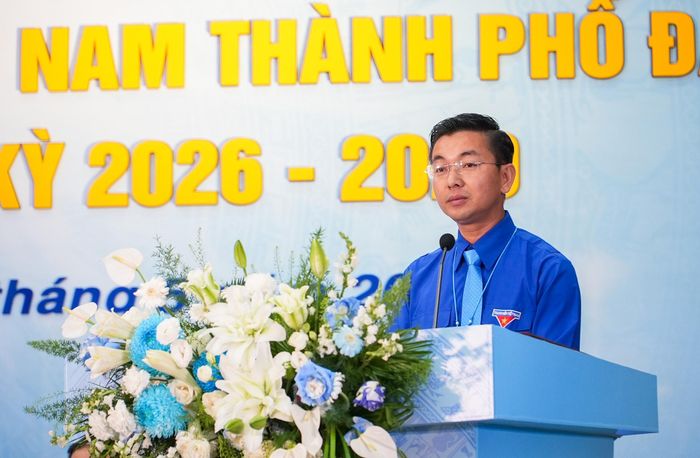 Anh Nguyễn Bá Duân, Chủ tịch Hội Liên hiệp Thanh niên Việt Nam thành phố Đà Nẵng nhiệm kỳ 2024 - 2026 phát biểu khai mạc đại hội. Ảnh: HỒ QUÂN
