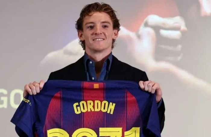 Gordon ký hợp đồng đến năm 2031 với Barca.