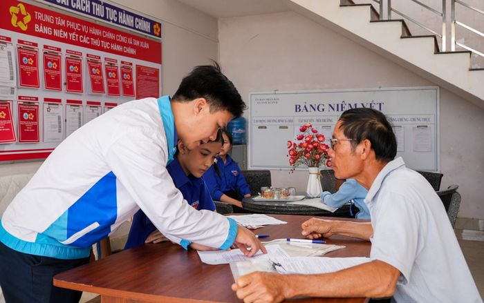 Thanh niên Đà Nẵng đồng hành trong công tác chuyển đổi số. Ảnh: HỒ QUÂN