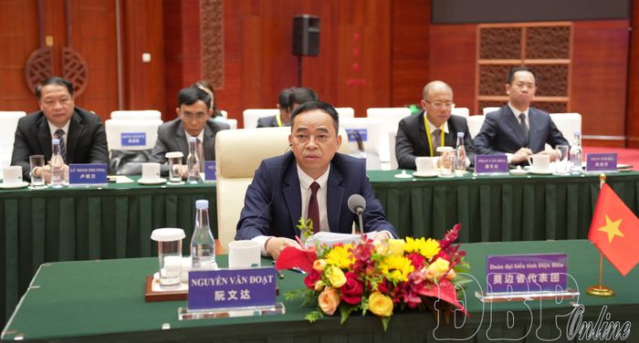 Phó Chủ tịch UBND tỉnh Điện Biên Nguyễn Văn Đoạt phát biểu tại Phiên họp.