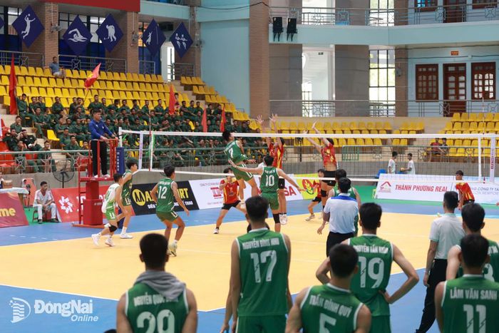 Các cầu thủ đội bóng chuyền Thành phố Đồng Nai trong trận thắng SKH Life Khánh Hòa tỷ số 3-0. Ảnh: ĐVCC