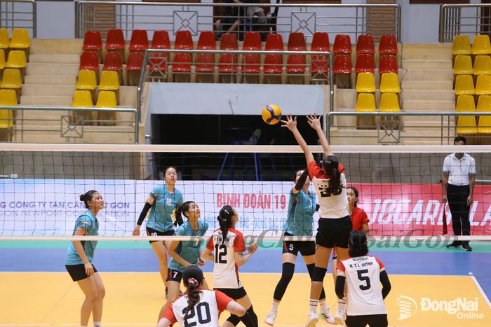 Đội nữ Thành phố Hồ Chí Minh trong trận thắng nữ Phú Thọ tỷ số 3-0. Ảnh: BongchuyenSaiGon