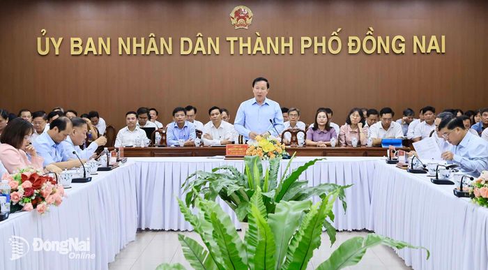 Phó Bí thư Thành ủy, Chủ tịch UBND thành phố, Chủ tịch Hội đồng Thi đua - Khen thưởng thành phố Đồng Nai Nguyễn Văn Út phát biểu chỉ đạo tại hội nghị. Ảnh: Công Nghĩa
