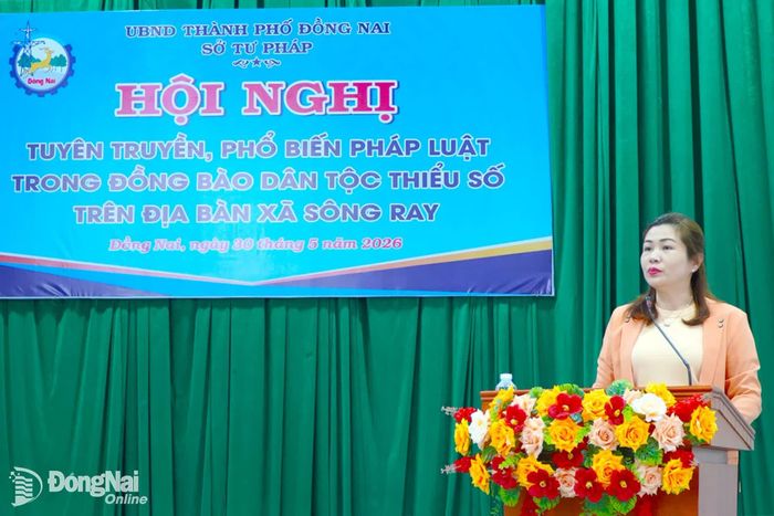 Phó Giám đốc Sở Tư pháp thành phố Đồng Nai Lý Hậu Hồng Lê phát biểu tại hội nghị. Ảnh: An Nhơn
