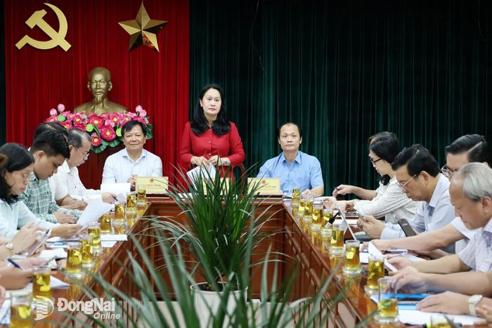 Ủy viên Ban Thường vụ Thành ủy, Phó Chủ tịch Thường trực HĐND thành phố Đồng Nai Đặng Minh Nguyệt phát biểu tại hội nghị thống nhất nội dung chương trình kỳ họp thường lệ giữa năm 2026 HĐND thành phố khóa I. Ảnh: Hồ Thảo