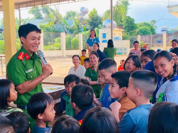  Chương trình thu hút hơn 600 thiếu nhi, học sinh làng Ia Lang tham gia. Ảnh: ĐVCC 